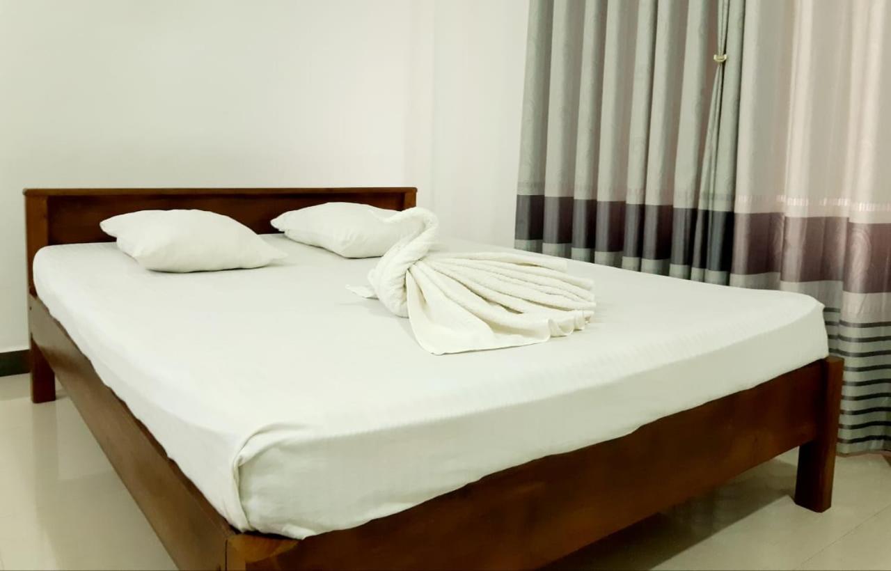 Kanora Lake Resort 마하라가마 외부 사진