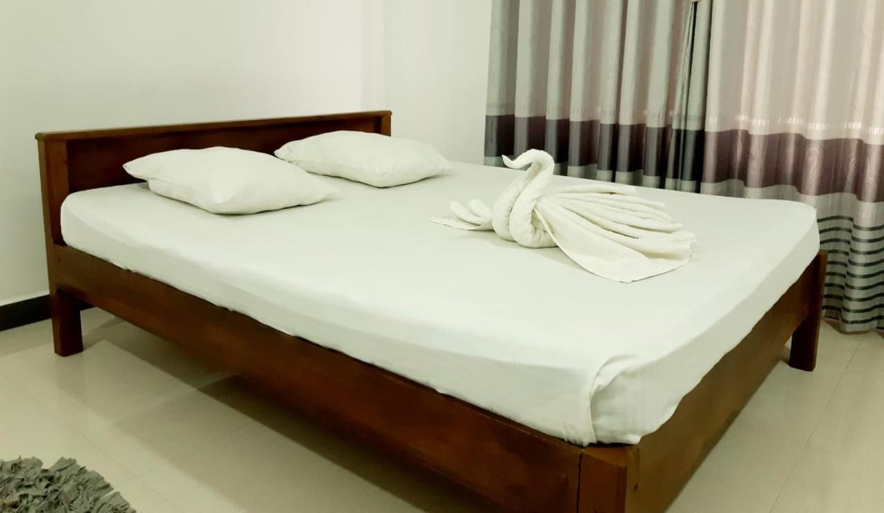 Kanora Lake Resort 마하라가마 외부 사진