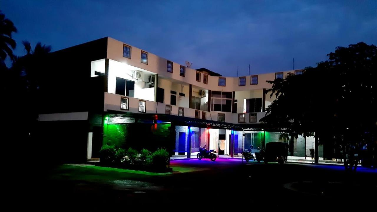 Kanora Lake Resort 마하라가마 외부 사진